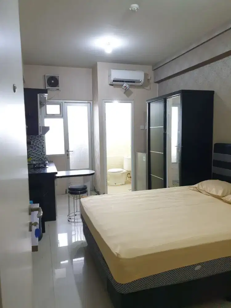 Apt Grand Emerald Lt.22. Furnished,  Bersih. Min 3 bln sewa. Blm IPL