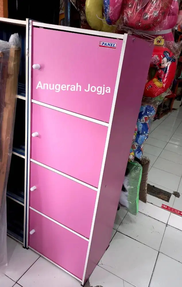 lemari  panel susun 4 pintu