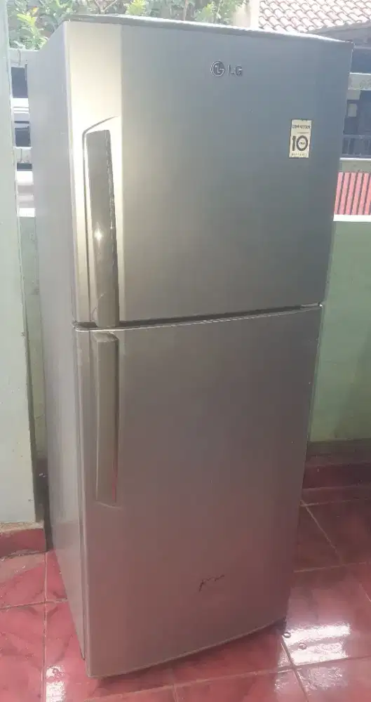 Di jual kulkas 2 pintu siap pakai
