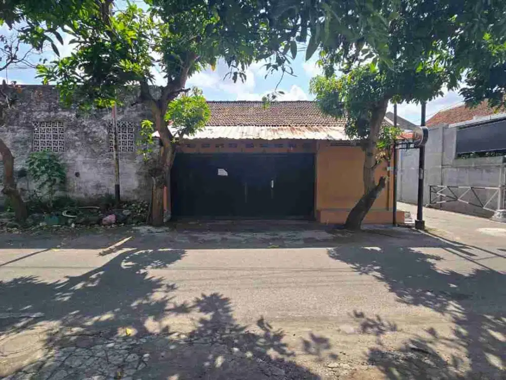 Tanah Bonus Bangunan Rumah Di Sondakan Laweyan Solo. Cocok Untuk Kost Eksklusif, Guest House, Rumah Tinggal.