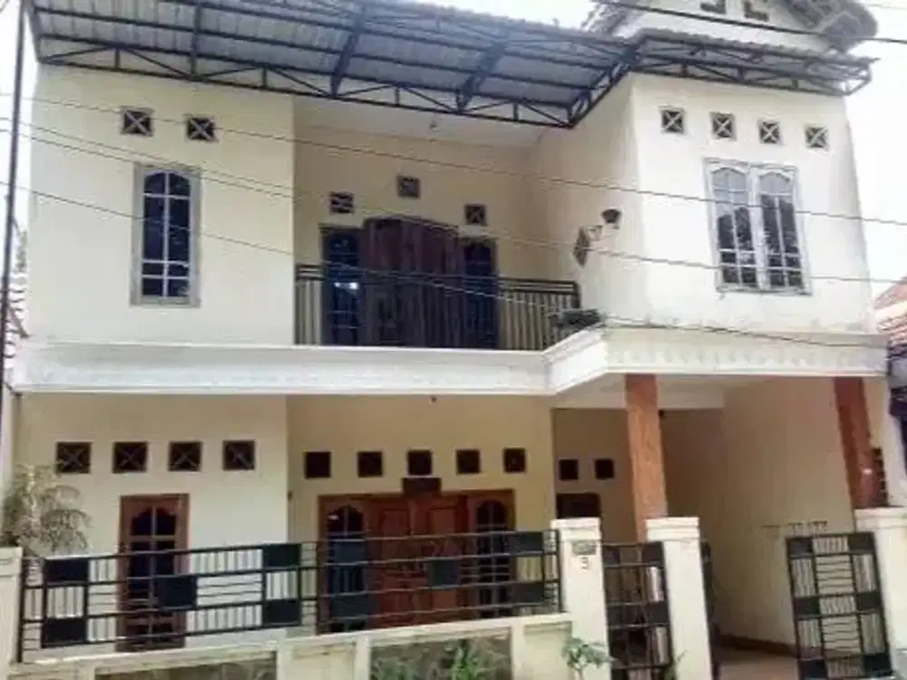 Jual Cepat Rumah 2 tingkat di Perumahan Wilis Indah, depan lapangan, siap huni