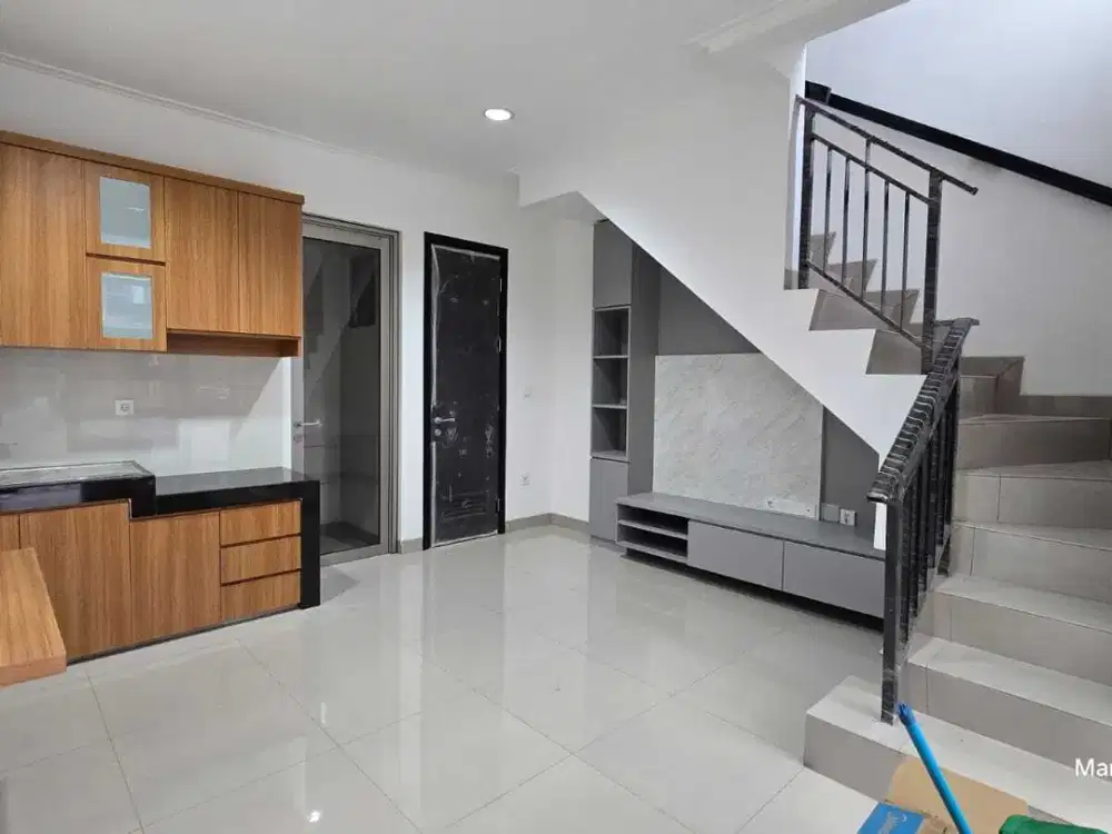 Sewa rumah pik2 4,5x10 furnish