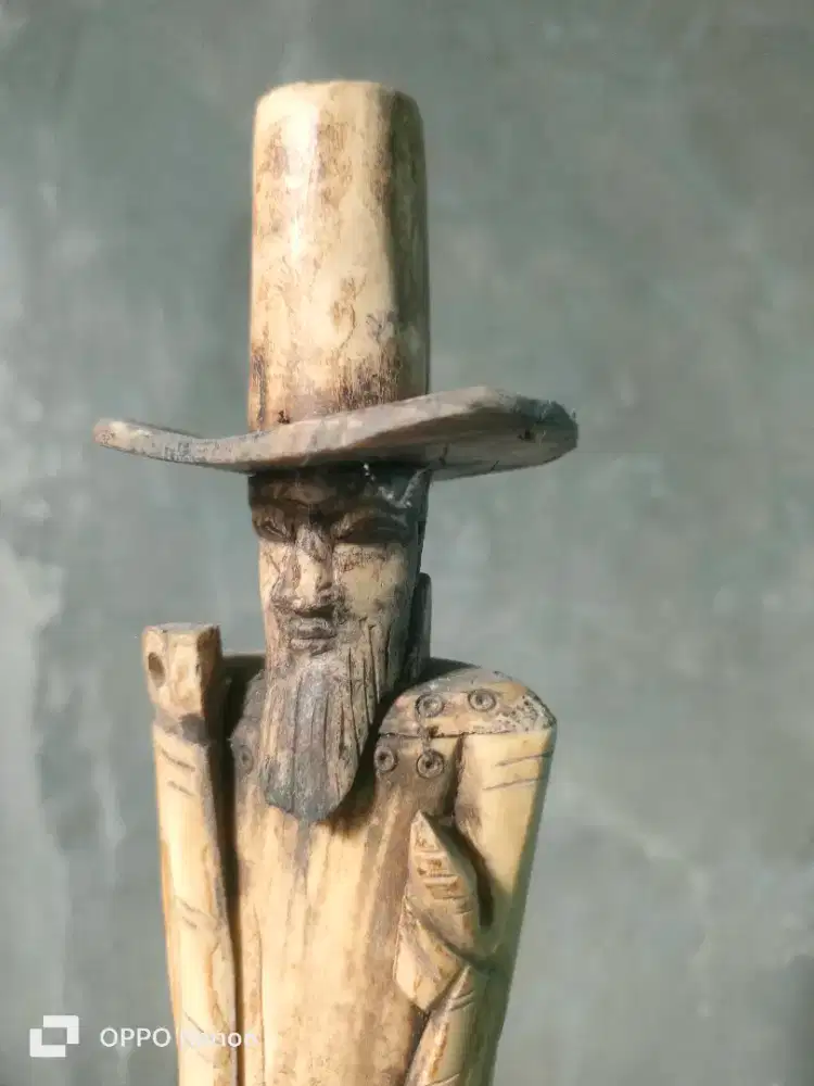 Patung orang bahan tulang