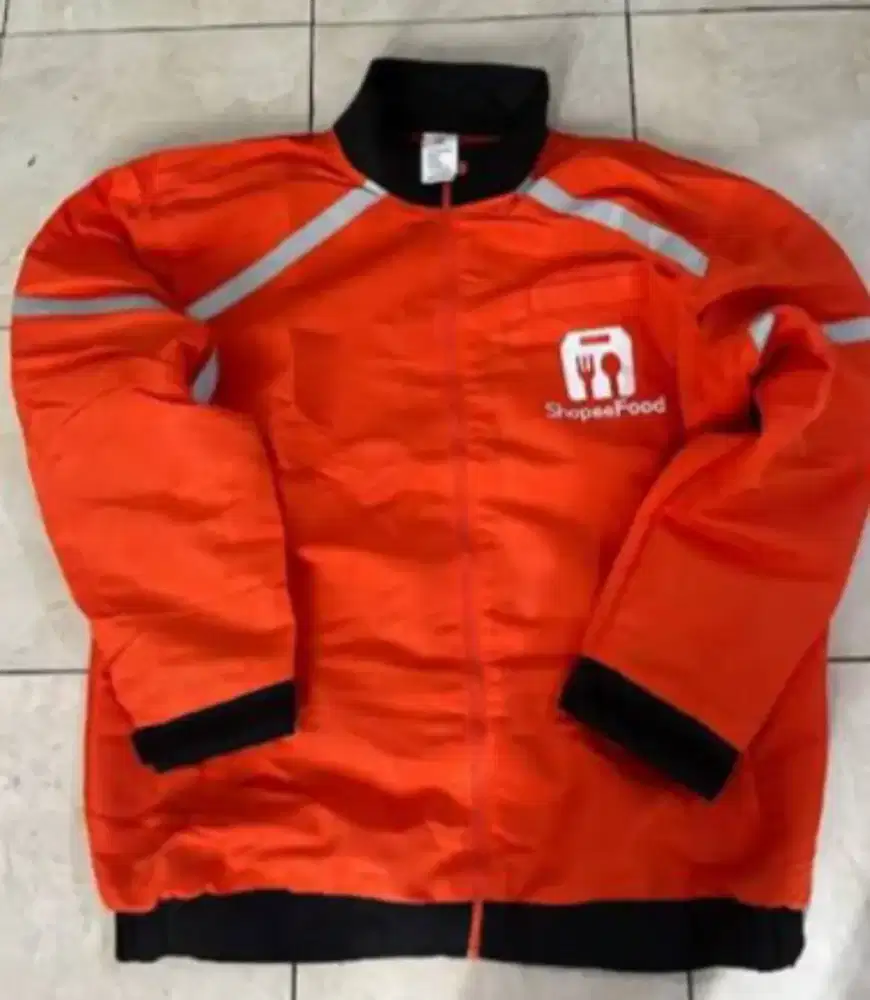 Dijual BU masih baru jaket Shopee & helm maxim