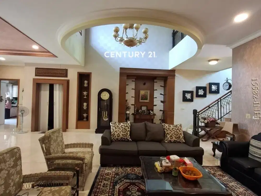 Townhouse Di Jatipadang Rumah Mewah Dengan Pool Aman Dan Strategi