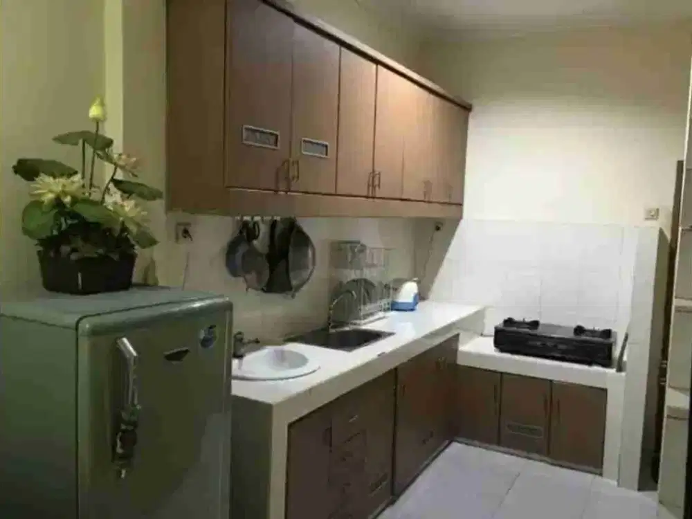 RUMAH 2 LANTAI MINIMALIS HARGA BERSAHABAT DAERAH ROXY JAKARTA PUSAT AKSES MOTOR