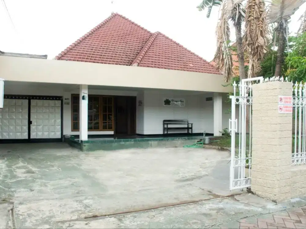 Strategis Rumah Raya Ciliwung Ada halaman Belakang dan Depan