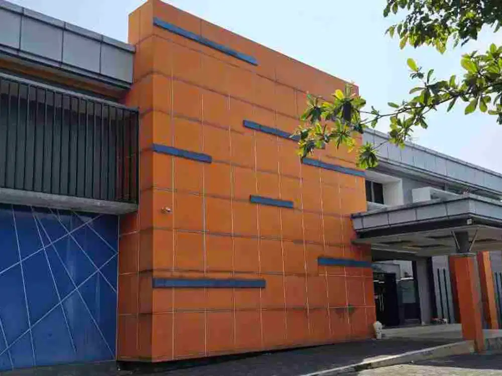 Ruang Usaha Luas Cafe dan SPA Aktif di Colomadu