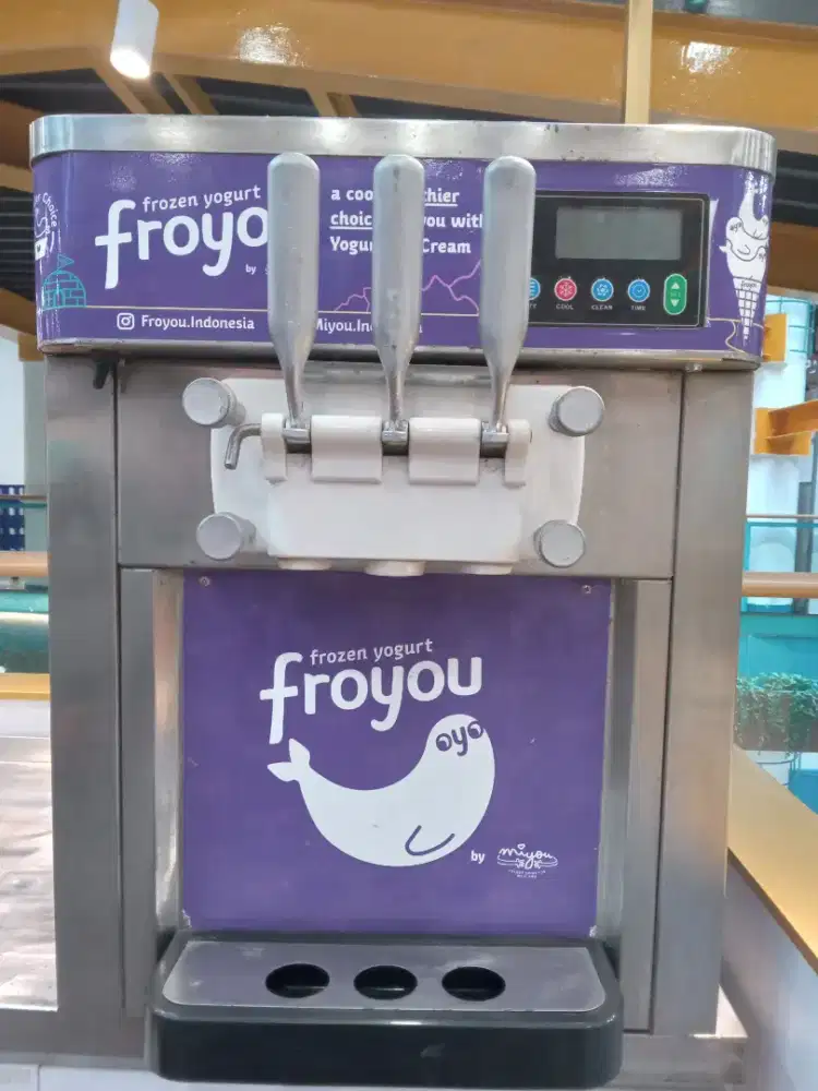 Dijual mesin ice cream merk GOMESIN