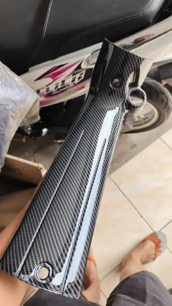 Dek kontak yamaha F1ZR carbon hitam