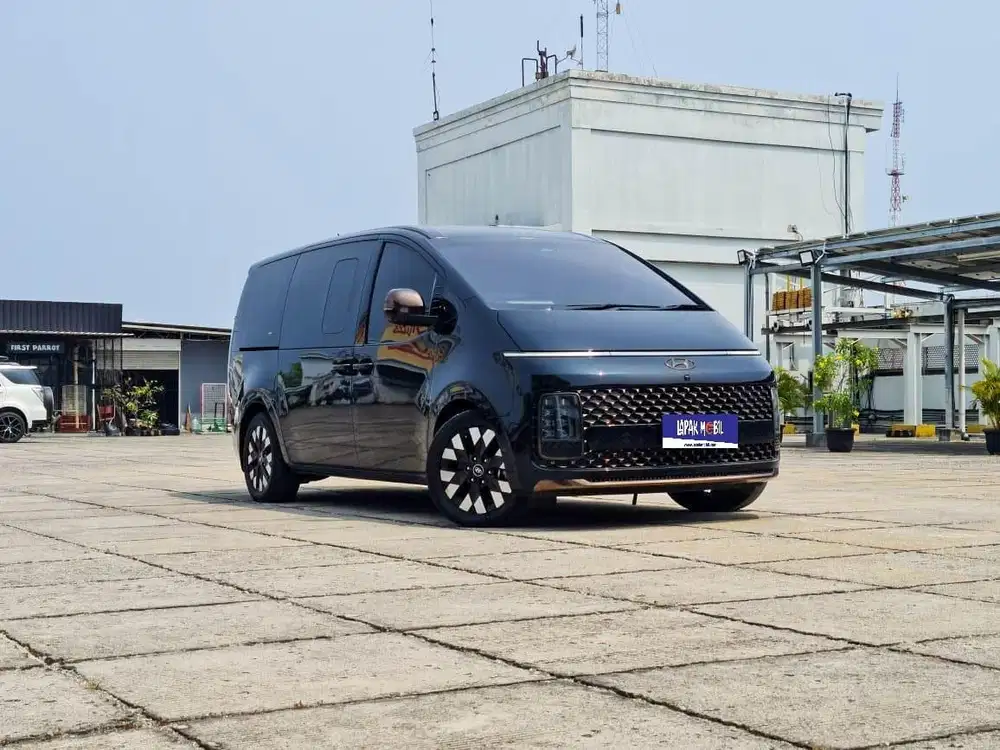 Hyundai Staria 2.2 Signature 7 Seater AT Diesel 2021 Hitam KM 72RB