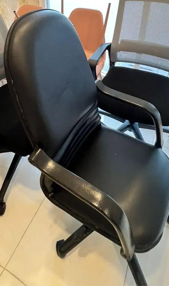 Jual barang bekas meja dan kursj kantor