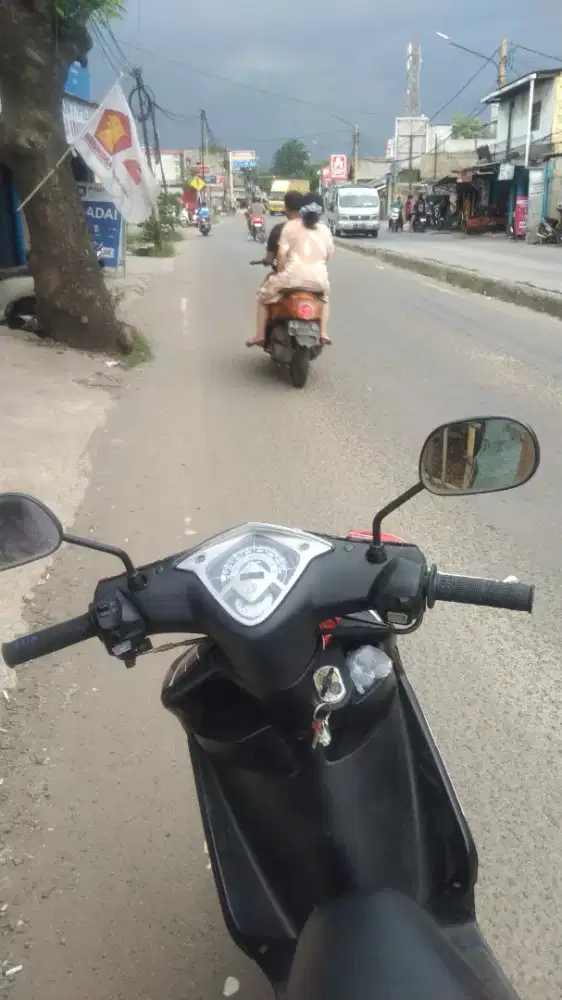 Di jual motor Yamaha metik Mio sol tahun 20011 surat surat lengkap ok