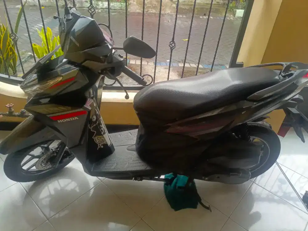 Vario Led 125 hitam