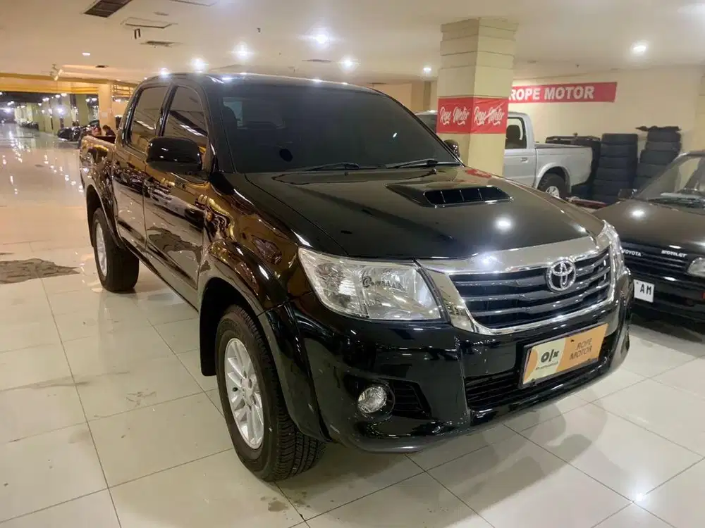 Toyota hilux double cabin 2012 M/T