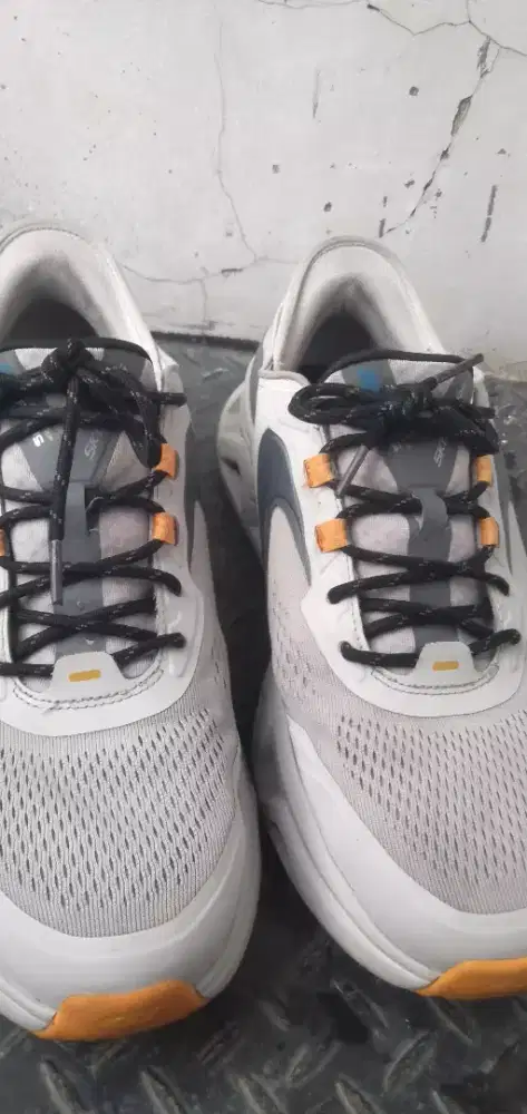 Sepatu skecher UK 45,5