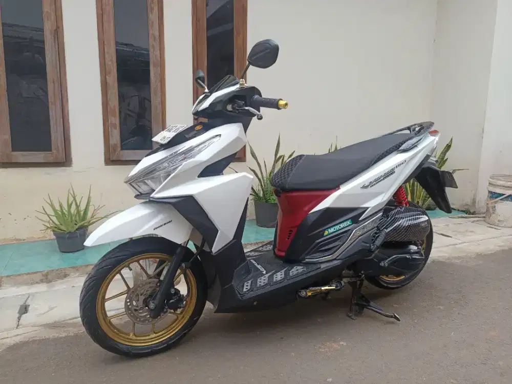 Di jual cepat vario led iss cbs 150 2016 siap pakai