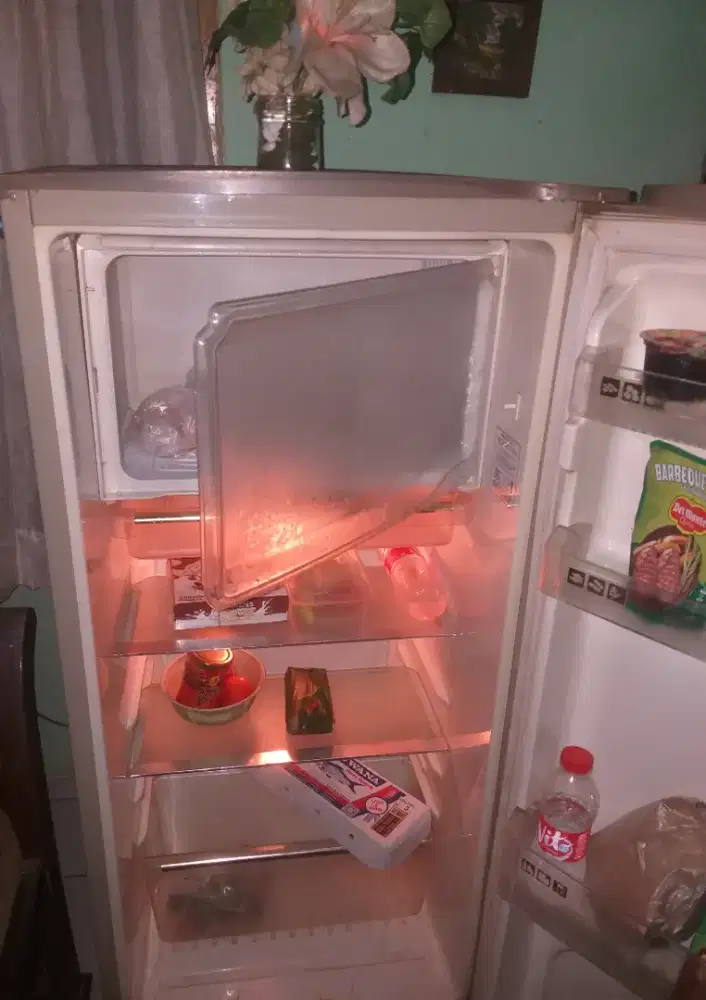 Kulkas 1 pntu sgt normal lengkap free lalamove