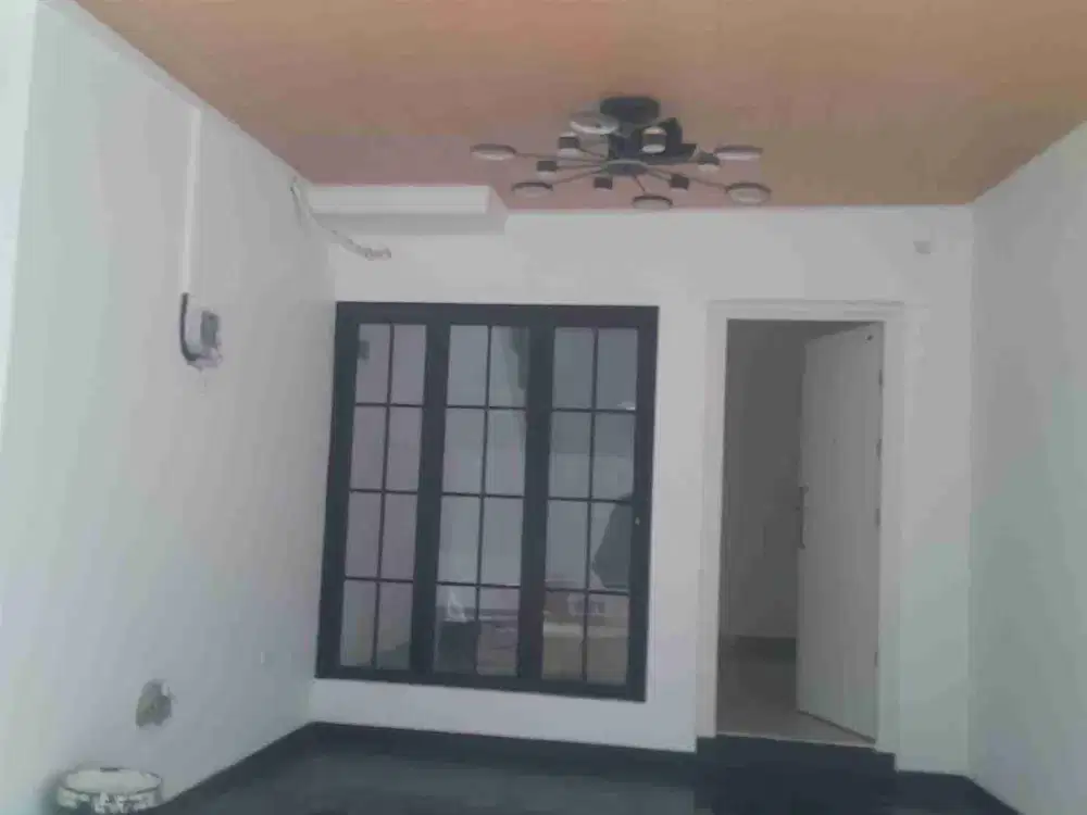 Di jual rumah baru mewah 2-3  Lantai dwiwarna SHM  dekat RSUD  sawah besar jakpus