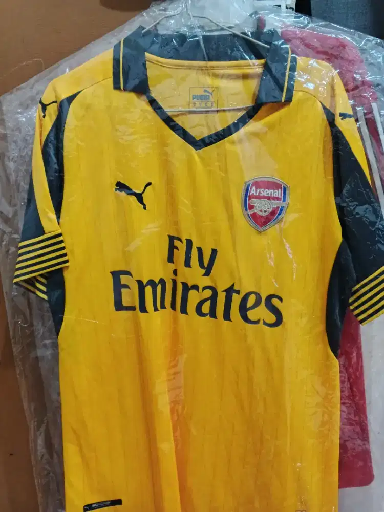 Jersey arsenal , harga terjun payung