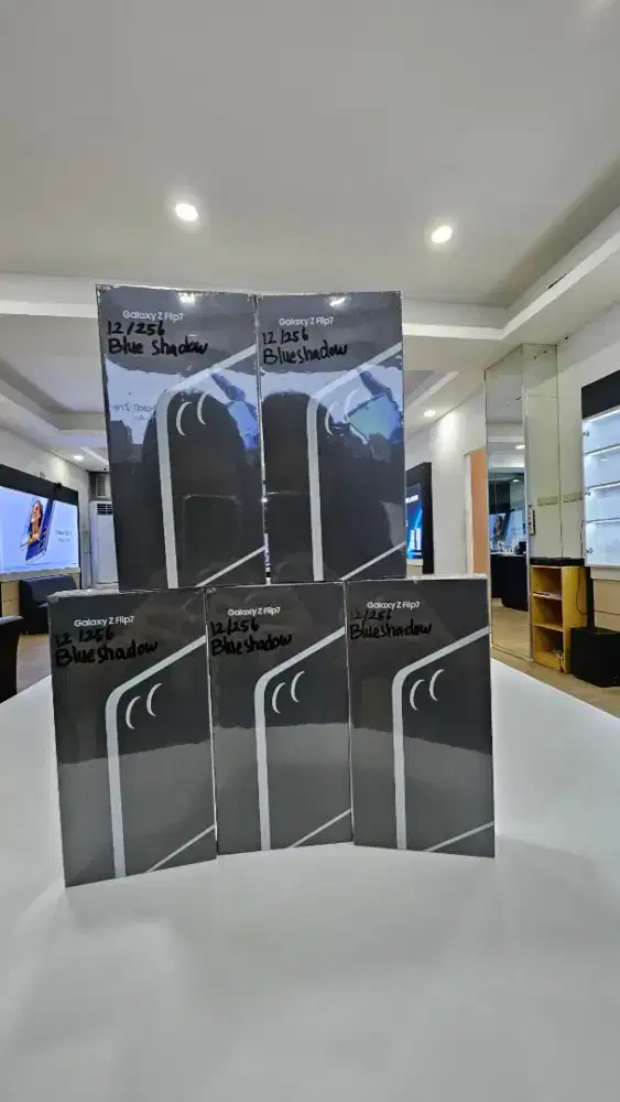 NEW SAMSUNG GALAXY  ZFLIP 7 5G 12/256 GARANSI RESMI SEIN 1 TH