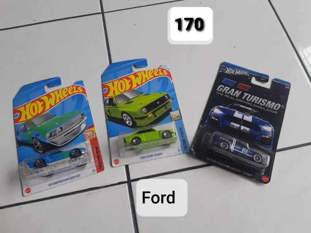 Paketan Hot Wheels Ford Escort, Ford Mustang Shelby, Ford Boss, isi 3