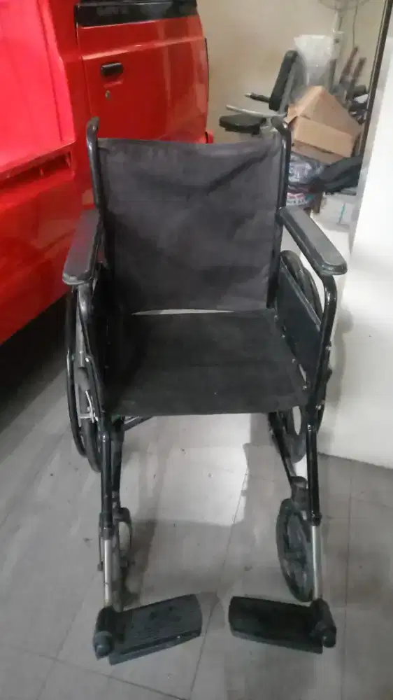 Kursi roda layak pakai