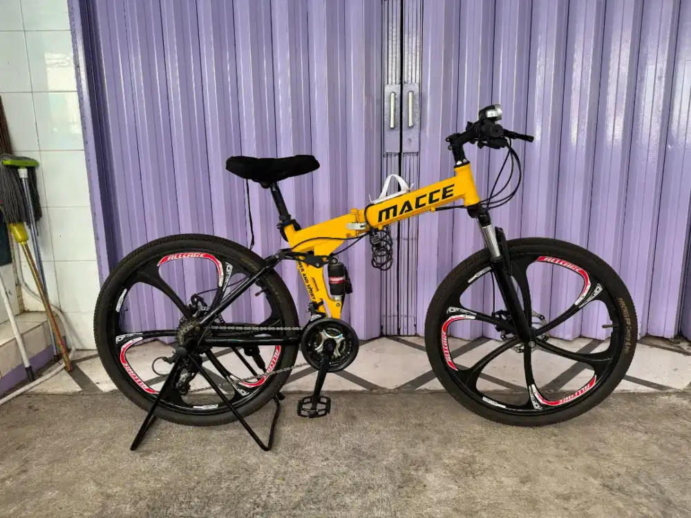 Sepeda Macce warna kuning