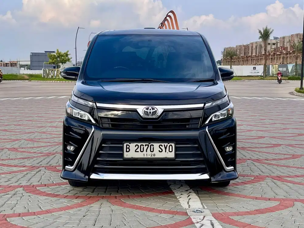 Angsuran 4 JTan Toyota Voxy 2.0 Panoramic 2018