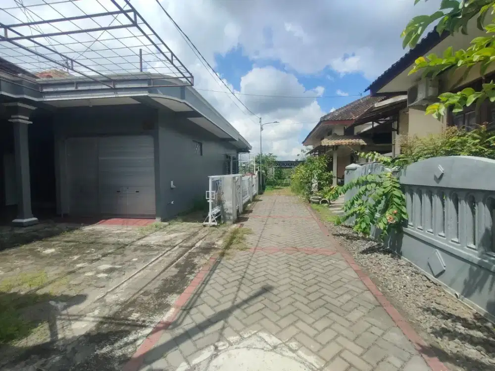 RUMAH KLASIK LUAS LINGKUNGAN NYAMAN AREA GEDONGKUNING YOGYAKARTA