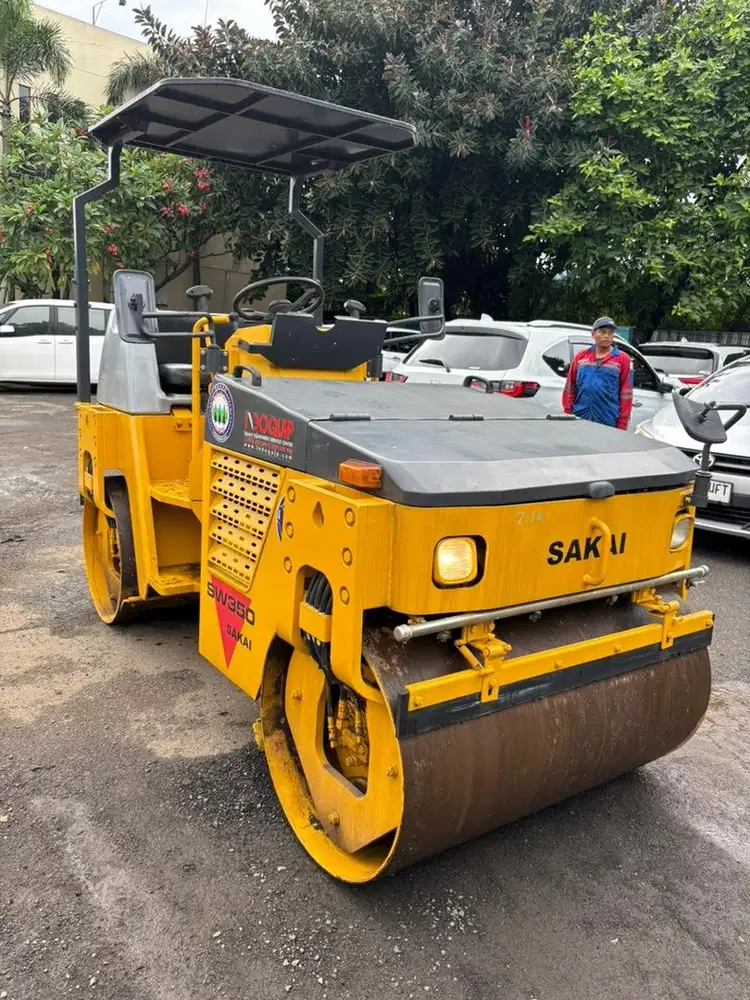 Dijual !  Used Tandem Roller Sakai SW350-1. Kap 3-4 ton. Ex Japan !
