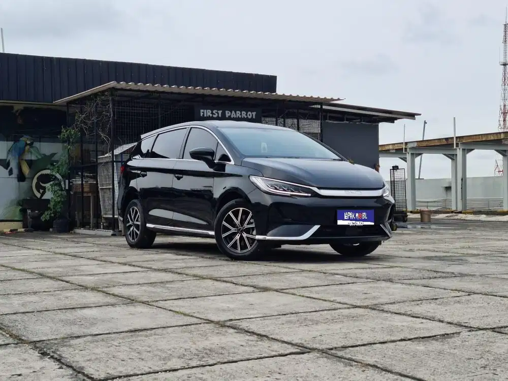 BYD M6 7 0.0 Standard 2025 Km 12rb Tangan 1