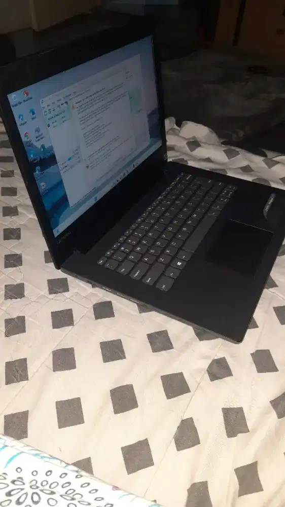 Lenovo ip 320  Core i5 7200U, ram 8gb ,SSD 256 , nvidia 920MX