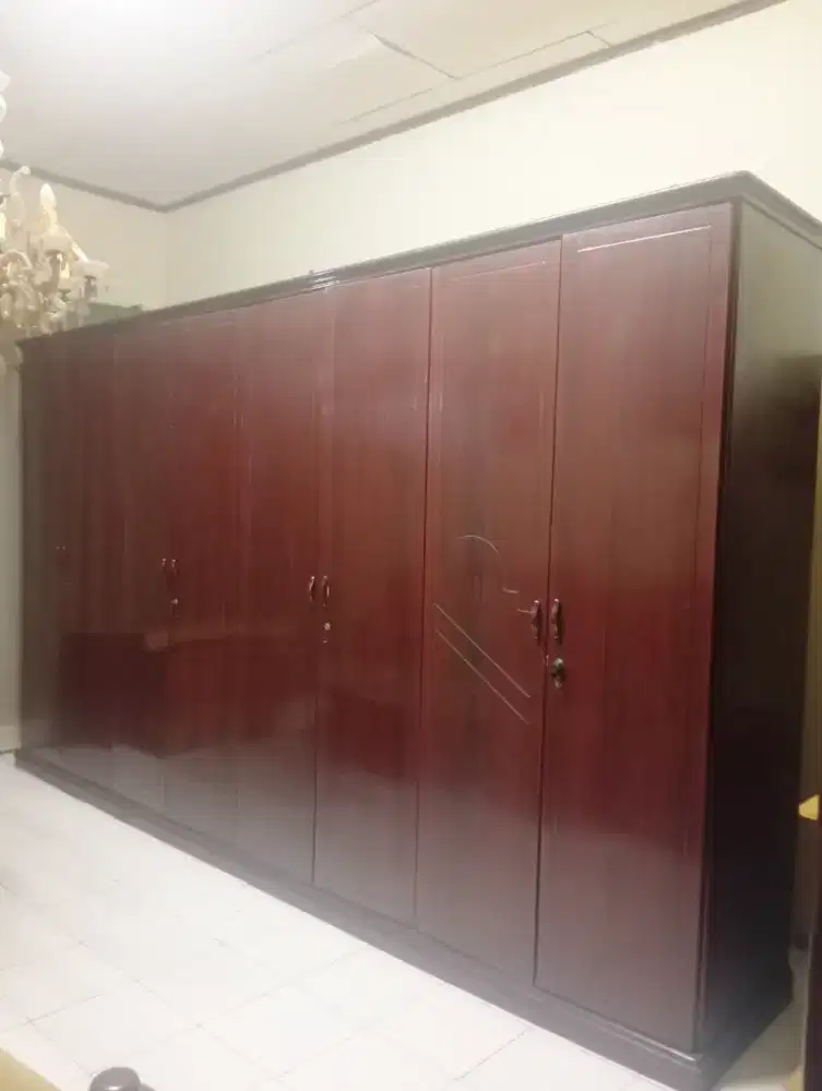 Lemari Pakaian 8 Pintu