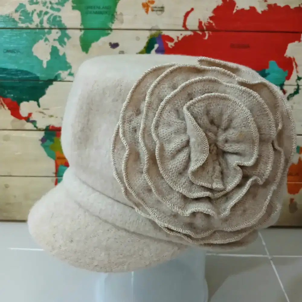 Topi beret vintage wool beret hat Douce sz M,  preloved