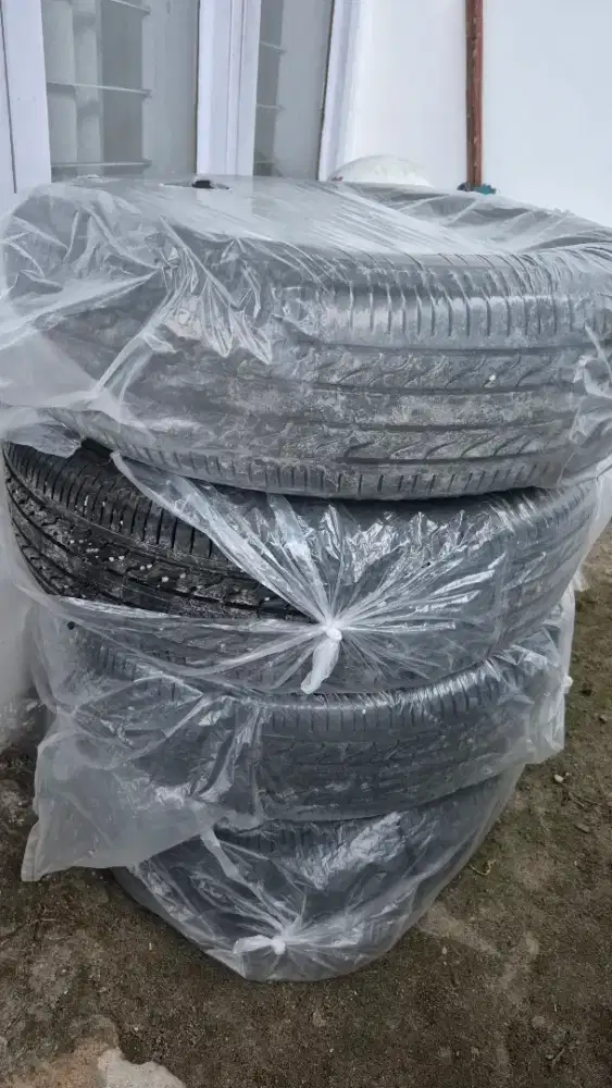 Velg R13 + Ban Accelera Seperti Baru