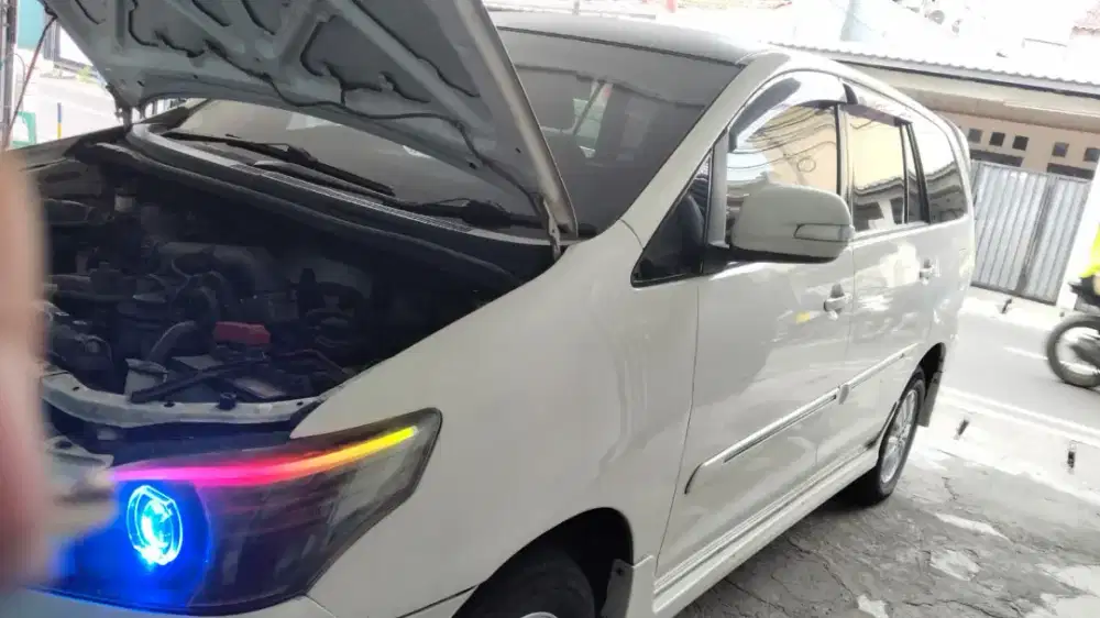 Innova thn 2011 G luxury 2.0 matic