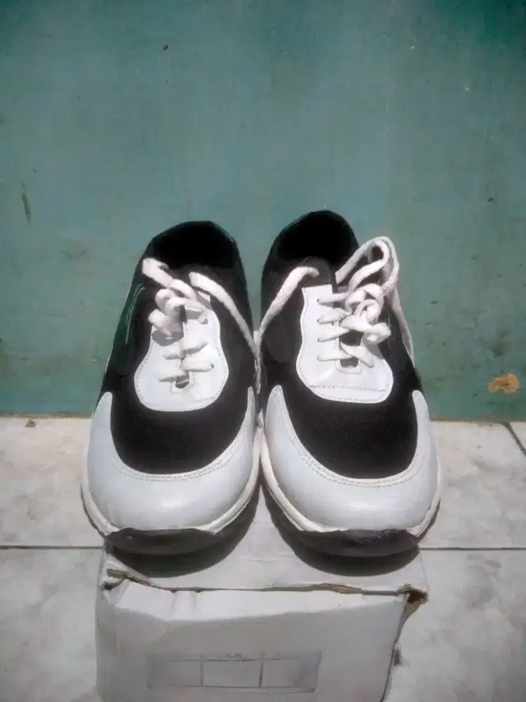 Sepatu sport casual / sepatu jalan