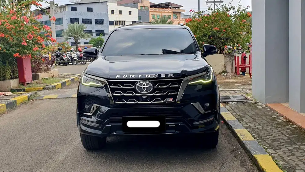 Km34rb toyota fortuner gr tetradrive awd 2022 hitam diesel