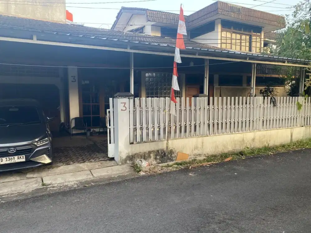 RUMAH LAMA HITUNG TANAH DI SURYALAYA CIJAGRA BUAHBATU MURAH HARGA NJOP