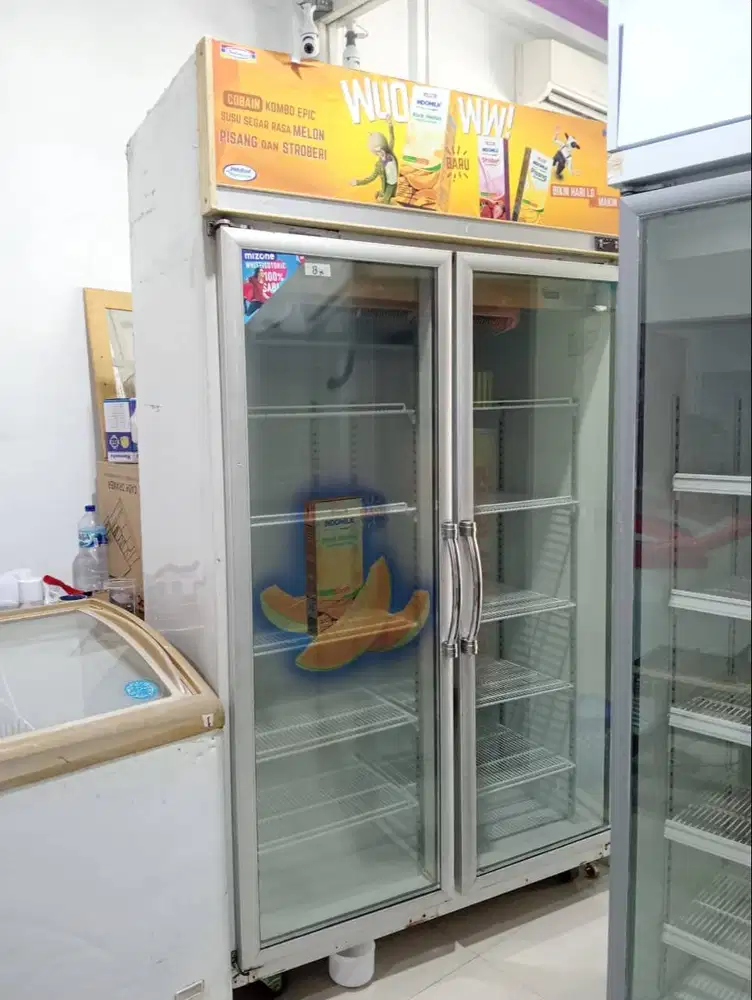 Showcase GEA Kuning 2 Pintu