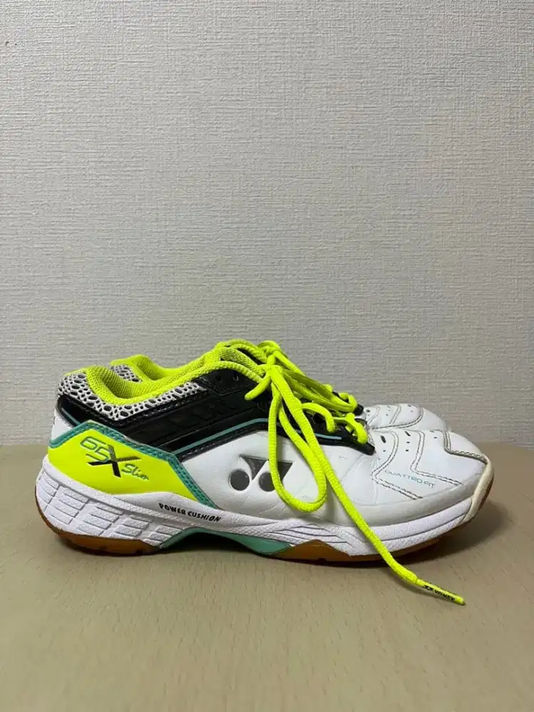Sepatu badminton Yonex SHB 65Xslim