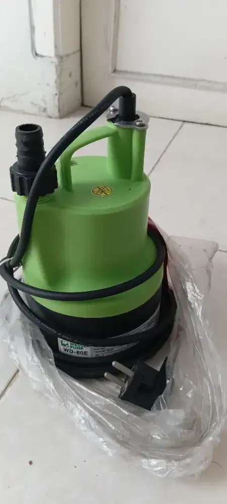 Mesin penyedot air kolam