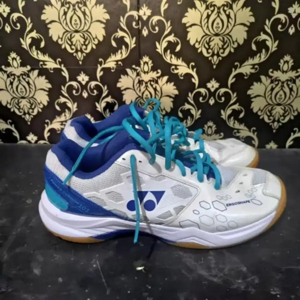 Sepatu badminton Yonex SHB 101