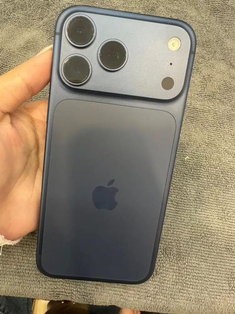 iPhone 17 Pro Max 256GB Blue Garansi inter 26/09/26 cukai