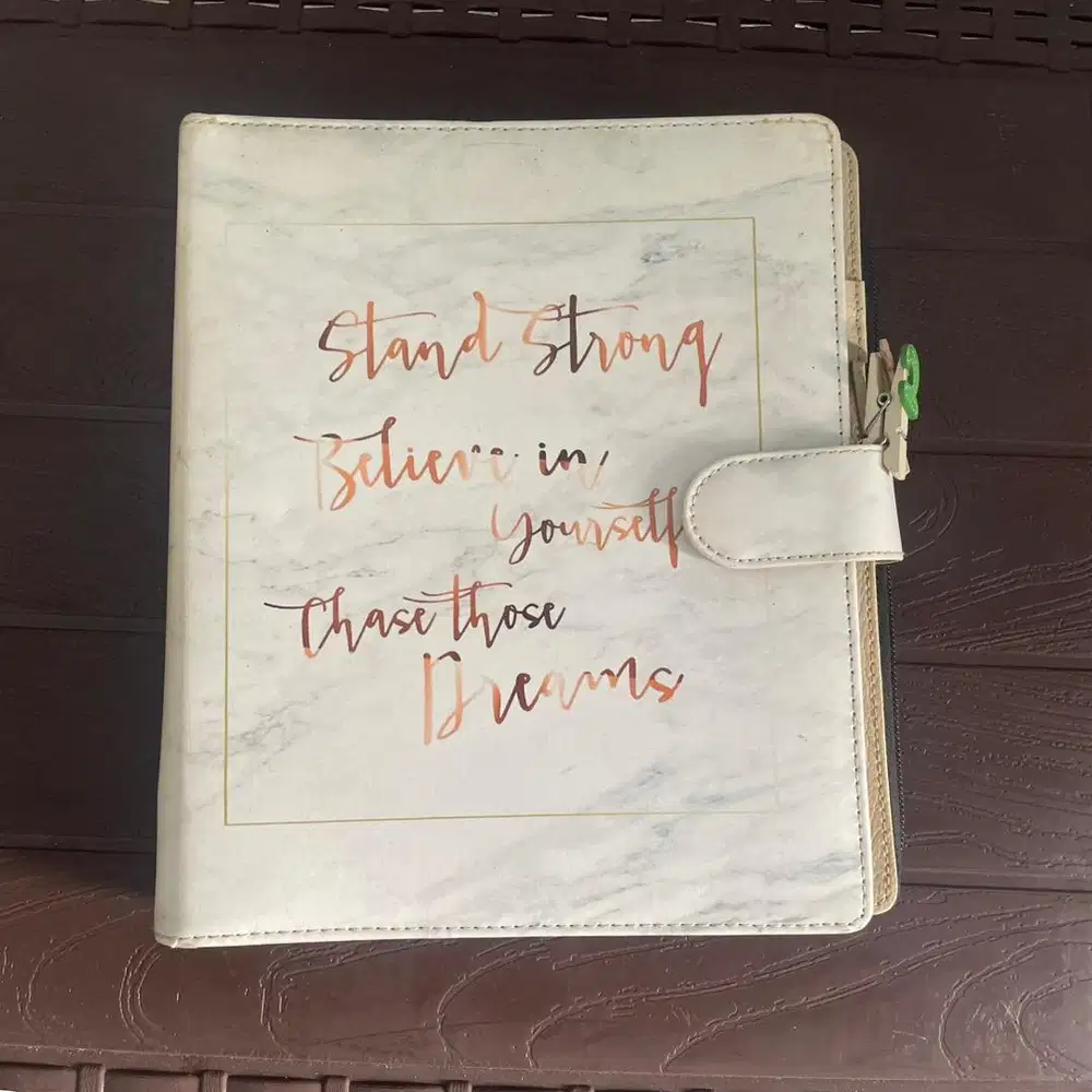 GRATIS! Binder A5 Motif Marble (Kondisi Bekas)