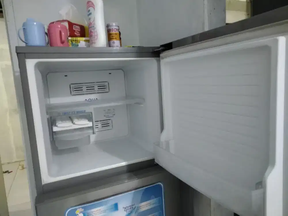 Di Jual Kulkas 2 pintu Merk AQUA