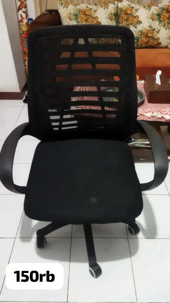 Kursi kantor hitam