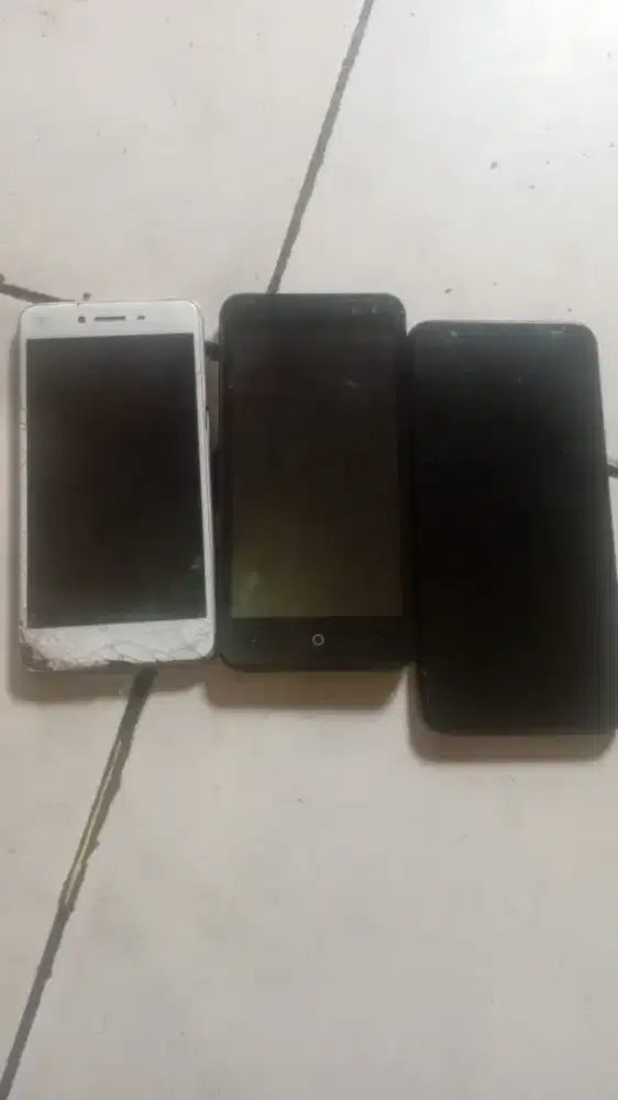 Tiga hp mati total gk ada dana buat betulin