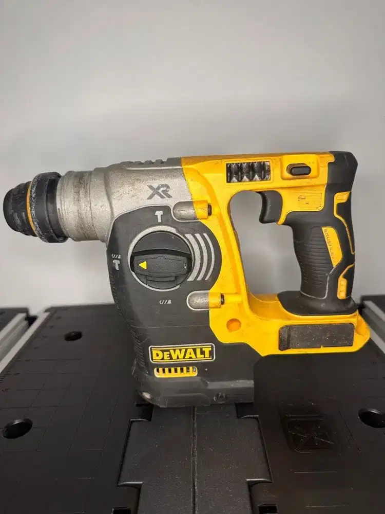 Bor Putar SDS Wireless Tanpa Sikat DEWALT 20V MAX XR (DCH273) Rotary